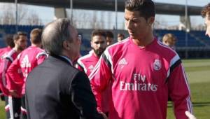 Florentino Pérez y Cristiano Ronaldo sostuvieron una charla este viernes durante el entreno del Real Madrid. Foto @realmadrid