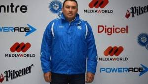 Erick Dowson Prado trabaja para que el jugador de El Salvador sea disciplinado desde la Sub-17 hasta que llegue a la Mayor. Foto cronio.sv