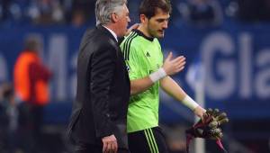 Carlo Ancelotti le muestra su respaldo al capitán Iker Casillas.