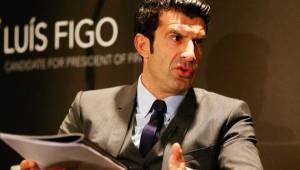 Se cumplieron 16 años de ese polémico fichaje de Figo al Real Madrid que eso sigue dando de qué hablar.