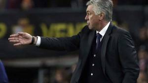 Carlo Ancelotti no ocultó su molestia por la derrita ante Barcelona en el Cam Nou, pero dice que no está definida la Liga. Foto EFE