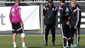 El cuerpo técnico de Real Madrid decidió no forzar a Karim Benzema. (AFP)