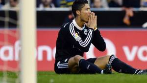 Cristiano Ronaldo no podía creer lo que estaba sucediendo en Mestalla. Terrible inicio de año. Foto AFP