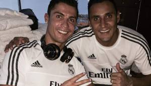 Keylor Navas junto a su compañero de equipo Cristiano Ronaldo.