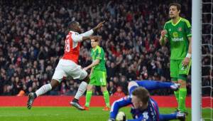 Joel Campbell consiguió el gol del empate al empujar al fondo de la red un buen pase de Theo Walcott desde la izquierda.