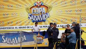 Así se espectacular luce el podio donde se entregará la copa de campeón en el estadio Humberto Micheletti de El Progreso.