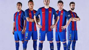 Luis Suárez, Neymar, Iniesta, Messi y Piqué con el nuevo uniforme.