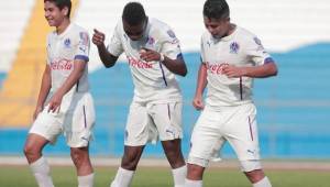 Bryan Velásquez celebrando el primer gol del encuentro.