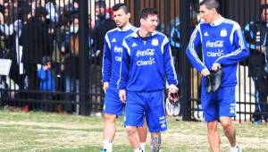 Messi junto al Kun y Ángel di María durante el entrenamiento.
