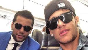 Alves aduce que Neymar no se merece una sanción tan dura porque 'es un jugador que no da una patada'.