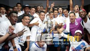 El grito de campeón del plantel olimpista para celebrar la consecución de la trigésima copa.