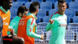 Cristiano Ronaldo durante el entrenamiento con su selección. Foto EFE.