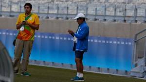 Vinicius Carrillho se pone de acuerdo en todo con el entrenador de Honduras, Jorge Luis Pinto.