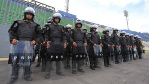 Un total de 930 elementos de seguridad resguardarán hoy la Gran Final de Honduras entre Olimpia y Motagua. Foto Juan Salgado