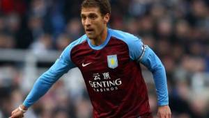 Antiguo capitán del Aston Villa, Petrov fue diagnosticado de leucemia en 2012.