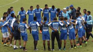 La Selección de Honduras estará poco más de 24 horas en El Salvador y tras el juego regresará a San Pedro Sula para diseñar el juego del martes 29 de marzo. Foto Delmer Martínez