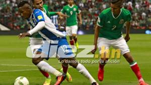 El delantero Romell Quioto ha sido el hombre más peligroso de Honduras frente a México y ha sido marcado por Diego Reyes y Hugo Ayala. Foto cortesía Imago7
