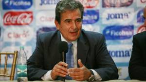 Jorge Luis Pinto se notó contento en la conferencia de prensa al lograr la clasificación a la Copa Oro.