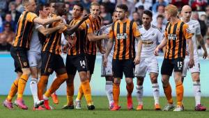 Hull City cayó de visita ante Swansea. El defensor catracho Maynor Figueroa no estuvo ni en la banca. Foto AFP