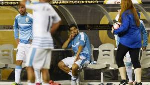 Luis Suárez se nota más relajado después de haber armado el berrinche. Foto AFP.