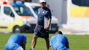 Pinto dirigiendo la práctica de esta mañana con la Selección de Honduras. Foto Juan Salgado, enviado especial.