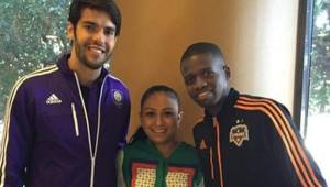 Boniek García y su esposa posan junto a la ex estrella del Milan de Italia y nuevo jugador del Orlando City 'Kaká'.