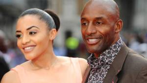 Amal Fashanu junto a su padre Justin Fashanu que en 1990 se declaró gay.