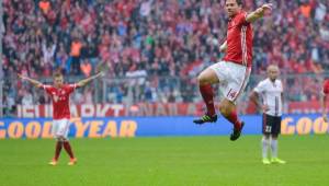 Xabi Alonso se hizo presente en el marcador en la victoria del Bayer ante el modesto Ingolstadt. Fotos de AFP.