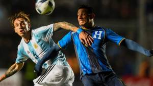 Marco Vega fue el único jugador de Honduras que hizo un remate directo a portería, pero Romero se interpuso en el camino y la sacó. Foto EFE