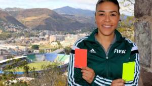 Melissa Borjas se convirtió en 2015 en la primera árbitro hondureña que pitó en un mundial de fútbol.