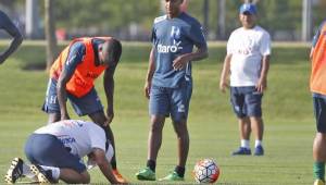 Pinto fue auxiliado por los jugadores que se preocuparon por lo que pasaba.