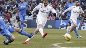 Benzema pasa un gran momento en el Real Madrid y dice que lo valora mucho porque es difícil jugar bien al lado de Cristiano Ronaldo. Foto EFE