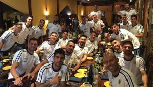 Mascherano compartió esta foto en su redes tras el almuerzo en un restaurante argentino en Estados Unidos.