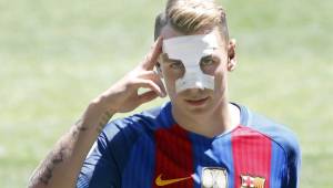 Lucas Digne apareció con un aparatoso vendaje en el Camp Nou.