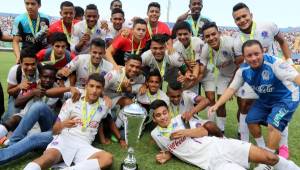 Olimpia celebró su octavo título de campeón de reservas en el estadio Nacional.