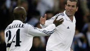 Makélélé y Zidane compartiendo buenos momentos en el Real Madrid.