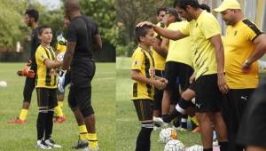 El pequeño César Fuentes se mostró muy feliz de conocer a Luis 'Buba' López con quien compartió y se tomó fotografías. Foto Delmer Martínez