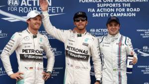 Lewis Hamilton posando con Nico Rosberg y Felipe Massa. (Foto: AGENCIA AFP)