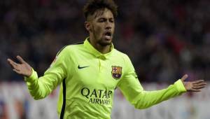 Cani, volante del Atlético de Madrid, le advierte a Neymar que tendrá problemas siempre por su forma de juego. Foto AFP