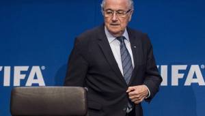 Blatter desató la confusión este viernes al expresar que no había dimitido. Foto AFP