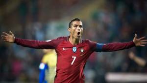 Cristiano Ronaldo sigue metiéndose en la historia del fútbol mundial.