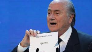 Blatter asegura que por ahora está cerrado el debate de cambiar la sede para 2022. Foto AFP