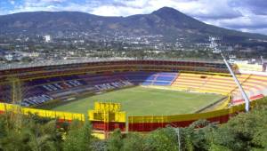 El estadio Cuscatlán de El Salvador es el que tiene más capacidad en Centroamérica, puede albergar cerca de 53,000 aficionados.