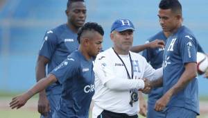 Fredy Amazo, durante sus días como asistente técnico de Jorge Luis Pinto en la Selección de Honduras con la que trabajó un año y medio. Foto Archivo DIEZ