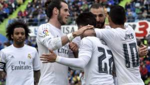 La celebración de los jugadores del Real Madrid tras golear al Getafe. Foto AFP.