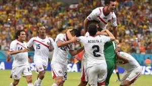 Costa Rica celebra su pase a cuartos de final tras derrotar a Grecia en penales.
