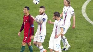 Al parecer CR7 salió muy molesto tras el empate ante Islandia por la Eurocopa.