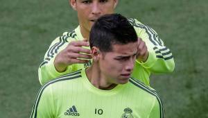 James no se mueve del Real Madrid. Aquí junto a Cristiano. Foto EFE.