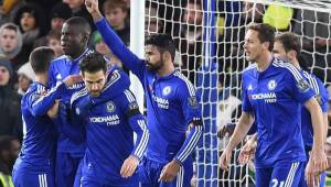 La celebración de Diego Costa junto a sus compañeros. Foto AFP.