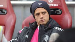 La inactividad de Chicharito Hernández en el Real Madrid arroja la escandalosa suma de más de 2 mil minutos en el banquillo. Foto AFP